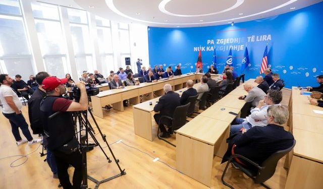 “I vetmi kriter që plotësohet është ai gjeostrategjik”/ Berisha: Raporti i Komisionit Europian thekson se sistemi gjyqësor është në kolaps