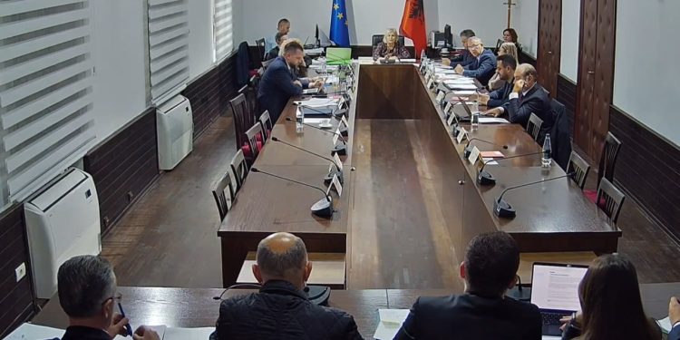 ‘Fermeri merr faturë automatike’/ Barç gjatë bisedës me ministrin e Bujqësisë në ‘Ekonomia’: Mjafton një copë letër…