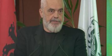 ‘Nuk ka arsye për panik’, Rama i thotë ‘Al Jazeera’: Rusia nuk do të nisë një pushtim të ri në Evropë.