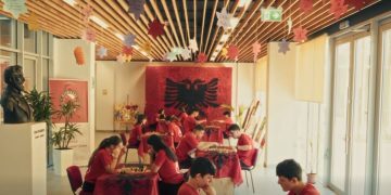 ‘Videomesazh nëntori’, kryeministri Rama ndan videon e nxënësve të shkollës Sami Frashëri