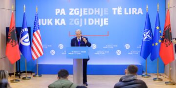 Takimet e Salianjit me më të votuarit, prononcohet Berisha: Çdo aktivitet jashtë forumeve është strikt privat! PD do të ketë një debat të hapur