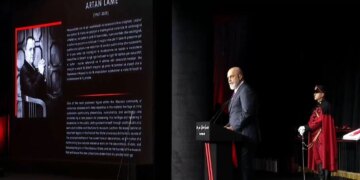 100-vjetori i themelimit të Urdhrit të Skënderbeut, Rama i jep dy medaljonet e para familjarëve të Artan Lames dhe Filip Rrumbullakut.