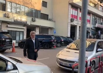 15:02  
Benet Beci i drejtohet SPAK-ut  
Benet Beci është duke u paraqitur në SPAK. VIJON…