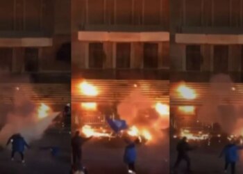 20:31

LAJMI I FUNDIT/ Protestuesit hedhin molotov që shpërthen në këmbë, zjarri ndizet përpara Kryeministrisë (VIDEO)