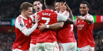 23:04
Ndeshje dramatike në fund, dy autogola shpëtojnë Arsenalin nga humbja.
Arsenali arriti të sigurojë një fitore të rëndësishme në garën për titull, duke mposhtur Wolverhampton me rezultatin 2-1 në sekondat e fundit.