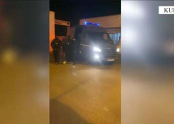 28-vjeçari nga Laçi, i armatosur me kallashnikov, kërcënonte qytetarët dhe thyente xhamat e automjeteve dhe një lokali, arrestohet.