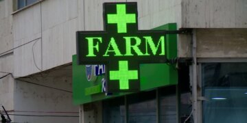 360 farmaci nën penalizim/ Fondi i Sigurimit i akuzon për faturim të falsifikuar, farmacistët protestojnë: Dënim i padrejtë për të gjithë.