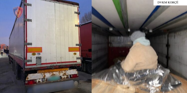 41-vjeçari turk, i akuzuar për fshehjen e një shtetaseje të huaj në rimorkio, përballet me procedim ligjor.