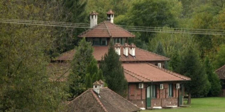 50 bastisje në Moldavi, ku sekuestrohen armë, pasaporta dhe karta bankare të një grupi organizativ.