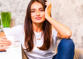 A jeni prej kohësh pa partner? Tani keni mundësinë të rezervoni një burrë që do t’ju vizitojë për një orë.