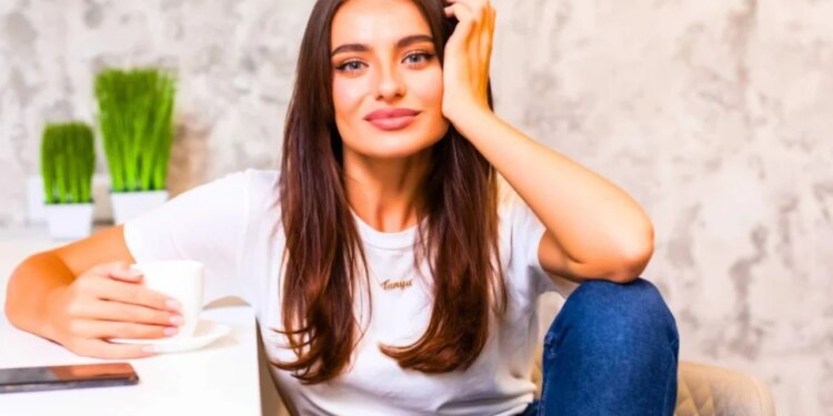 A jeni prej kohësh pa partner? Tani keni mundësinë të rezervoni një burrë që do t’ju vizitojë për një orë.