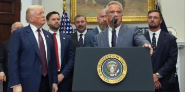 Administrata Trump bën të ditur se po i shqyrton vdekjet e mundshme të lidhura me vaksinat anti-COVID.