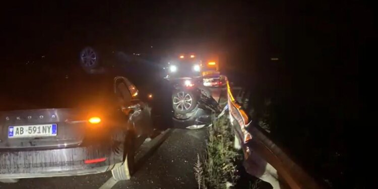 Aksident i rëndë në Zall-Bastar, katër persona të lënduar si pasojë e përplasjes së dy automjeteve.