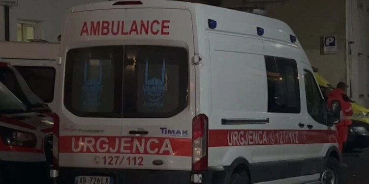 Aksident tragjik në Tiranë: Automобili përplaset me motorin, një i vdekur dhe një i plagosur.