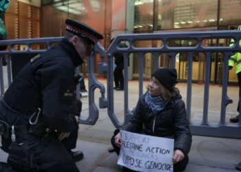 Aktivistja e njohur Greta Thunberg arrestohet përsëri në Londër gjatë një proteste në mbështetje të Palestinës.