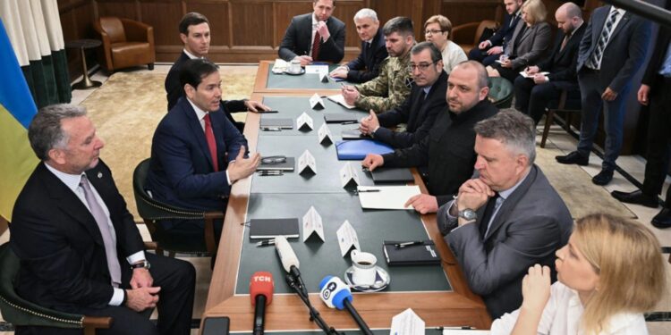 Analiza e CNN: Takimi në Florida mes delegacionit amerikan dhe atij ukrainas, simbolika e ushqimit të ofruar, tensionet ndaj NATO-s dhe çështjet e kompromiseve territoriale.