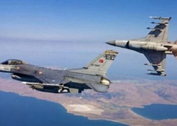 Ankaraja refuzon bashkëpunimin në fushën e mbrojtjes mes tre vendeve dhe akuzon Greqinë për shkelje të hapësirës ajrore mbi Egje.