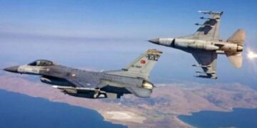 Ankaraja refuzon bashkëpunimin në fushën e mbrojtjes mes tre vendeve dhe akuzon Greqinë për shkelje të hapësirës ajrore mbi Egje.