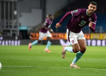 Armando Broja, sulmuesi i kombëtares shqiptarë, debuton me Burnley në ndeshjen ndaj Newcastle.