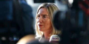 Arrestimi i Mogherinit dhe dy diplomatëve të tjerë/ ‘Politico’ zbulon hetimin: Rregullat u shkelën në tenderin me Kolegjin e Europës