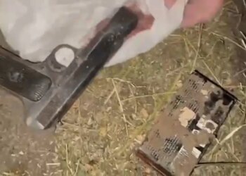 Arrestohen dy të rinj në Tiranë, të cilët u kapën me armë dhe lëndë narkotike në automjet, njëri prej tyre me histori të mëparshme për plagosje.