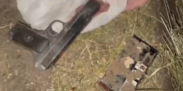 Arrestohen dy të rinj në Tiranë, të cilët u kapën me armë dhe lëndë narkotike në automjet, njëri prej tyre me histori të mëparshme për plagosje.