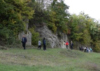 Arrestohen tre të rinj pas gërmimesh në varrezat monumentale ilire në Mokër