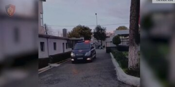 Arrestohet 27-vjeçari për vjedhje gjatë natës në një lokal në Shijak, ku janë marrë para dhe sende të tjera.