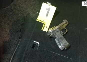 Arrestohet 35-vjeçarja në Mirditë, e cila po udhëtonte me makinë me një pistoletë në duar.