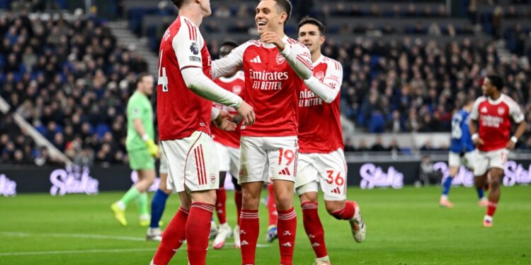 Arsenali mposht Brighton-in dhe kthehet në kryesimin e Premier League.