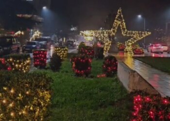 Atmosferë fantastike në Bajram Curr, qyteti i gatshëm për festimet e festave të fundvitit.