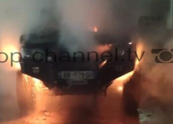 Automjeti në Pogradec digjet nga flakët, ngrihen dyshime për zjarrvënie të qëllimshme.