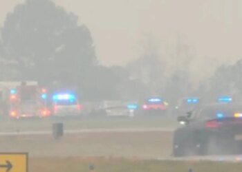 Avioni aksidenton në aeroportin e Karolinës së Veriut, disa viktima; autoritetet raportojnë: shpërthim flakësh