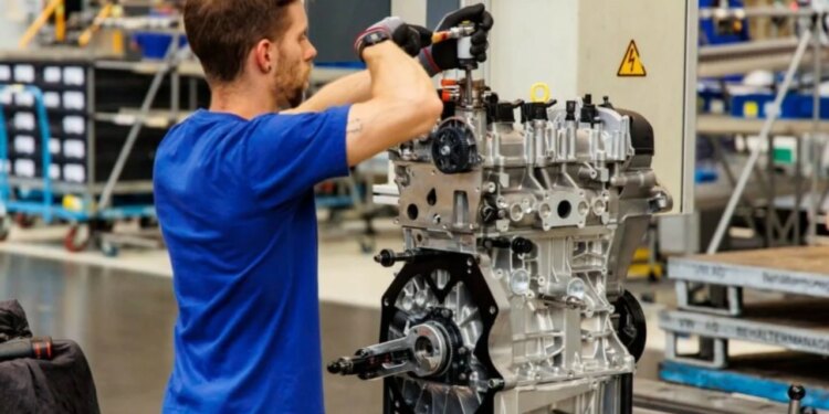 BE heq dorë nga plani për eliminimin e makinave me djegie të brendshme pas vitit 2035.