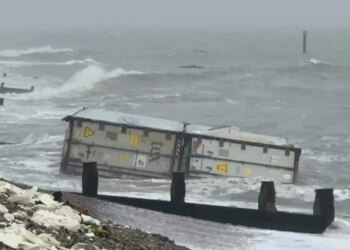 Banane të aplikuara në brigjet britanike, autoritetet kërkojnë: T'i shmangni ato nga konsumimi