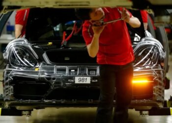 Bashkimi Evropian rishikon planin për ndalimin e shitjes së automjeteve me benzinë dhe naftë.