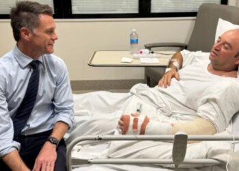 “Bëni lutje për mua” / Heroi i Bondi Beach, që rrezikon të humbasë krahun, flet nga spitali.