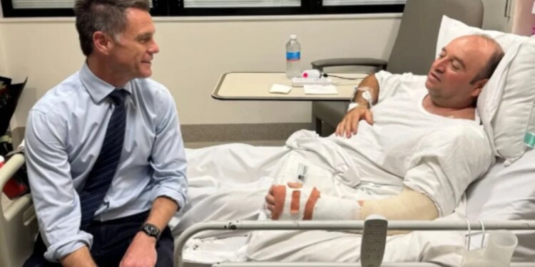 “Bëni lutje për mua” / Heroi i Bondi Beach, që rrezikon të humbasë krahun, flet nga spitali.