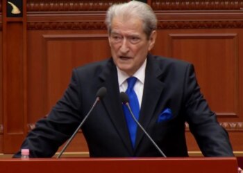 Berisha kthehet në Kuvend pas festivitetit për 35-vjetorin e themelimit të PD-së, kryetari i opozitës fokuson vëmendjen te zgjedhjet: Një proces ku u shkel ligji.