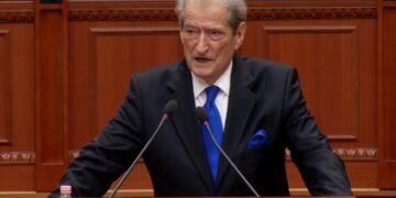 Berisha kthehet në Kuvend pas festivitetit për 35-vjetorin e themelimit të PD-së, kryetari i opozitës fokuson vëmendjen te zgjedhjet: Një proces ku u shkel ligji.