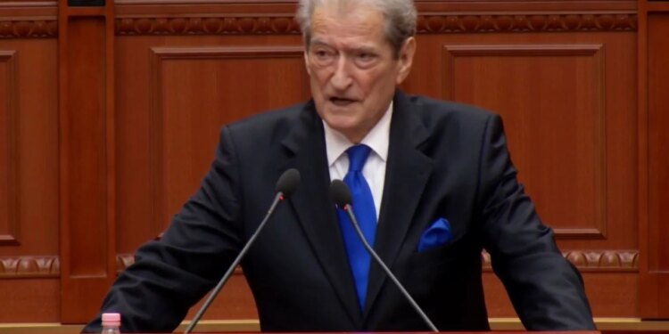 Berisha kthehet në Kuvend pas festivitetit për 35-vjetorin e themelimit të PD-së, kryetari i opozitës fokuson vëmendjen te zgjedhjet: Një proces ku u shkel ligji.