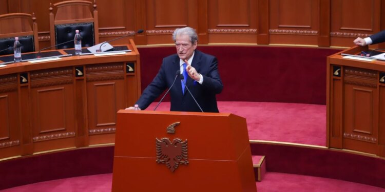 Berisha miraton nënshkrimin për Endrit Shabanin: Deputetët kishin firmosur përkrah Florjan Binajt, por rezultoi i lidhur me Ramën.