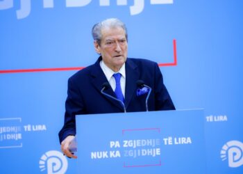 Berisha për mbledhjen e Këshillit të Mandateve: 'Nuk pranojmë seancë të mbyllur, vetëm një material sekret është në dosjen e Ballukut'