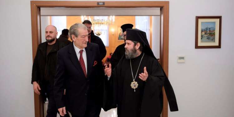 Berisha u dërgon urime besimtarëve shqiptarë për Krishtlindje: Le të festojmë me besim dhe shpresë.