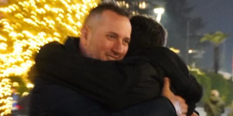 Binaj merr pjesë në protestën e Lapajt: Do të jem prezent edhe në protestat e tjera, kur qytetarët e bashkohen...