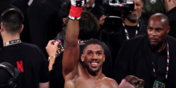 Boksieri Anthony Joshua angazhohet në një incident aksidentesh me automjet në Nigeri, ku janë shënuar dy të vdekur.