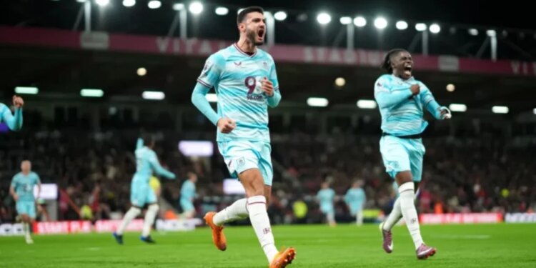 Broja shënon dhe shpëton Burnley-n, trajneri i skuadrës angleze komenton për sulmuesin shqiptar: "Do më pyesin pse nuk e hapa ndeshjen me të nga fillimi."