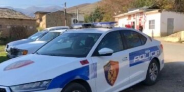 Burri, gruaja dhe djali arrestohen për dhunë ndaj familjarëve, ndërsa një fëmijë tjetër shpallet në kërkim.