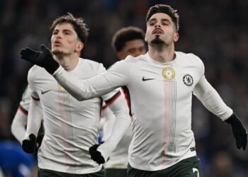 Chelsea përjeton vështirësi në Cardiff, duke u bërë ekipi i parë që siguron vendin në gjysmëfinalet e Kupës së Ligës.