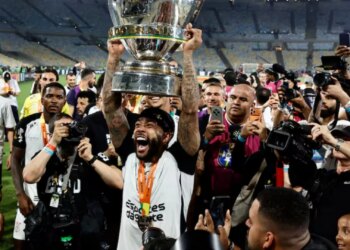 Corinthians: Depay kritikon drejtuesit e klubit për dëshirën e largimit të tij…